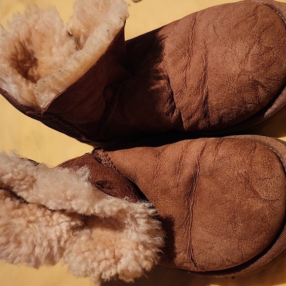 Ugg   short boats size 6 US - Picture 1 of 11